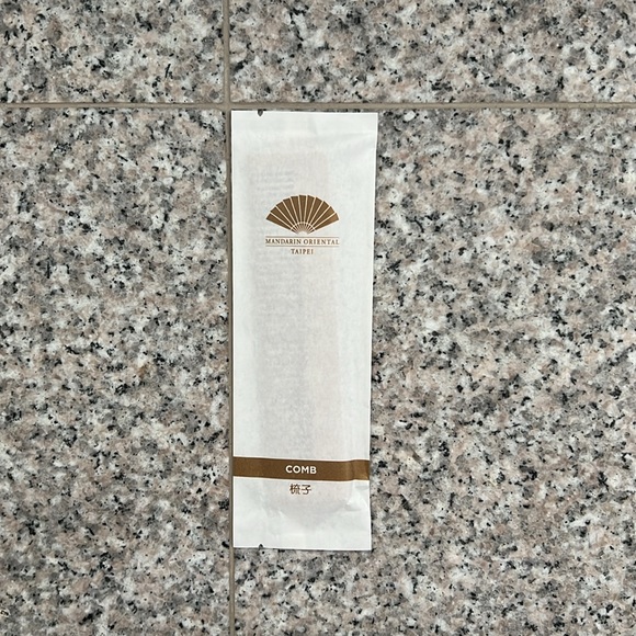 NWT Mandarin Oriental Taipei Hotel amenities with burlap padded slippers size11” - Picture 4 of 16